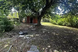 821 SW 2nd St, Florida City, FL 33034 - Photo 6