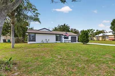 310 SW Bridgeport Dr, Port Saint Lucie, FL 34953 - Photo 4