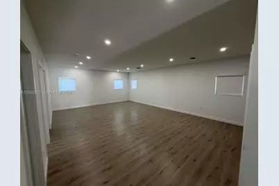 831 SE 9th Ave, Hialeah, FL 33010 - Photo 10