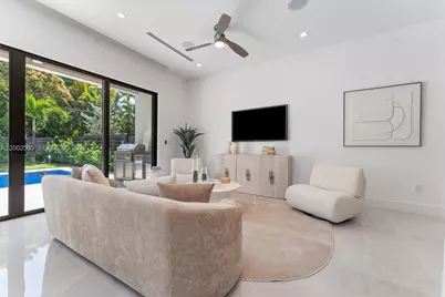 1122 NE 10th Ave #B, Fort Lauderdale, FL 33304 - Photo 6