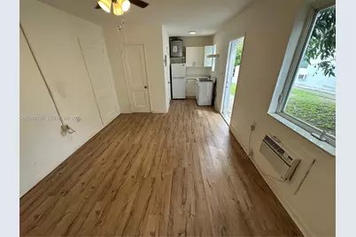 480 SW 10th St #8, Miami, FL 33130 - Photo 2