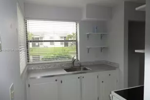 1190 Washington Cir, Homestead, FL 33034 - Photo 2