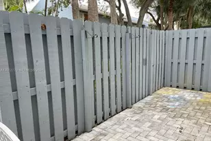 81 SW 3rd St, Pompano Beach, FL 33060 - Photo 30