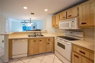 81 SW 3rd St, Pompano Beach, FL 33060 - Photo 10
