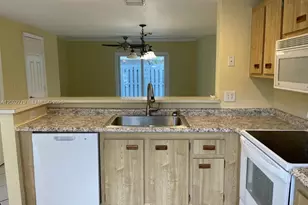 81 SW 3rd St, Pompano Beach, FL 33060 - Photo 8