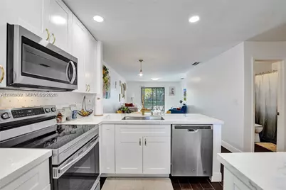 10468 NW 10th St #204, Pembroke Pines, FL 33026 - Photo 4