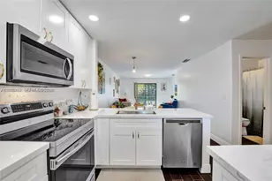 10468 NW 10th St, Pembroke Pines, FL 33026 - Photo 4