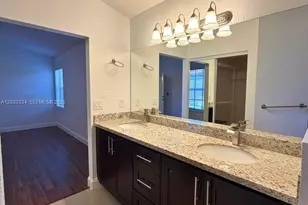 11459 Lakeview Dr, Coral Springs, FL 33071 - Photo 12