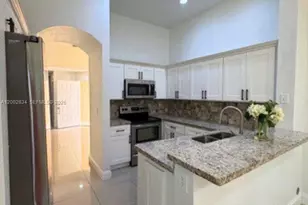 11459 Lakeview Dr, Coral Springs, FL 33071 - Photo 6