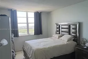 300 Bayview Dr, Sunny Isles Beach, FL 33160 - Photo 20