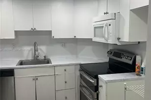 300 Bayview Dr, Sunny Isles Beach, FL 33160 - Photo 6