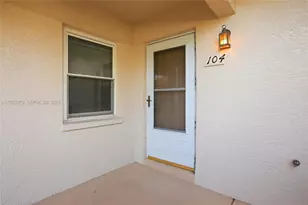 338 Bradstrom Cir, Naples, FL 34113 - Photo 4