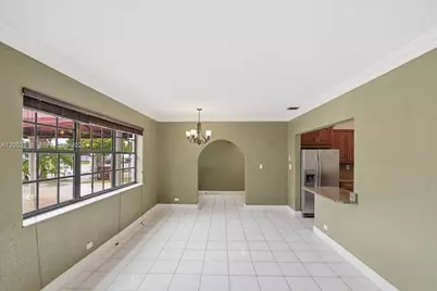 687 W 39th Pl, Hialeah, FL 33012 - Photo 6
