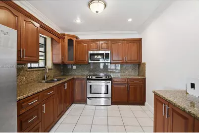 687 W 39th Pl, Hialeah, FL 33012 - Photo 10