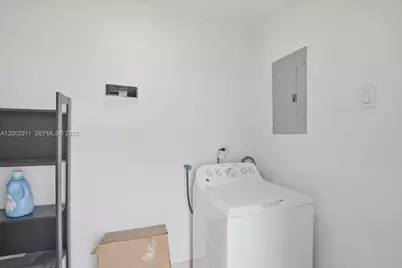 687 W 39th Pl, Hialeah, FL 33012 - Photo 32