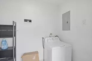 687 W 39th Pl, Hialeah, FL 33012 - Photo 32