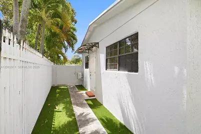 687 W 39th Pl, Hialeah, FL 33012 - Photo 30
