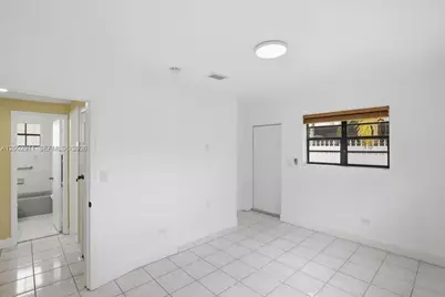 687 W 39th Pl, Hialeah, FL 33012 - Photo 16