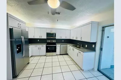 2051 NE 25th Ave, Pompano Beach, FL 33062 - Photo 12
