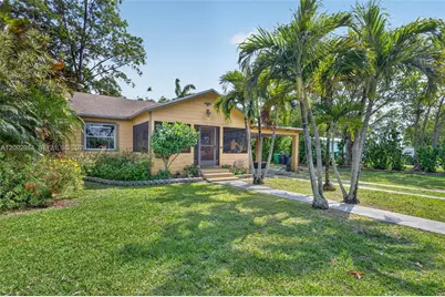 1490 NW 8th St, Homestead, FL 33030 - Photo 1