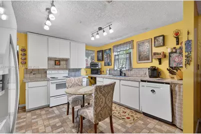 1490 NW 8th St, Homestead, FL 33030 - Photo 12