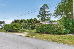 1490 NW 8th St, Homestead, FL 33030 - Photo 2