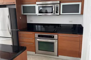 253 NE 2nd St, Miami, FL 33132 - Photo 2