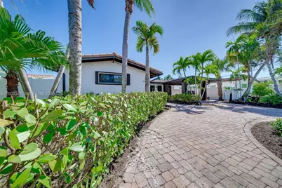 1704 SW 5th Ct, Fort Lauderdale, FL 33312 - Photo 2