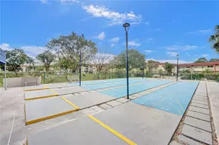 811 S Hollybrook Dr, Pembroke Pines, FL 33025 - Photo 28