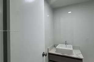 2312 S Cypress Bend Dr, Pompano Beach, FL 33069 - Photo 16