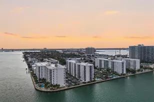 7501 E Treasure Dr, North Bay Village, FL 33141 - Photo 62