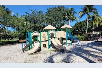 777 Tanglewood Cir, Weston, FL 33327 - Photo 32