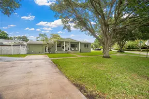 899 E Country Club Cir, Plantation, FL 33317 - Photo 8