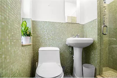 899 E Country Club Cir, Plantation, FL 33317 - Photo 22