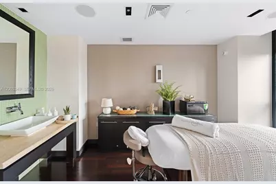 900 Biscayne Blvd #4201, Miami, FL 33132 - Photo 16