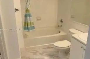 5077 NW 7th St, Miami, FL 33126 - Photo 12