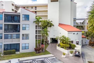 2322 S Cypress Bend Dr, Pompano Beach, FL 33069 - Photo 12
