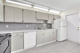 2127 McKinley St, Hollywood, FL 33020 - Photo 4