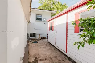 1300 NE 204th St, Miami, FL 33179 - Photo 56