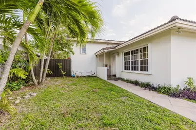 1300 NE 204th St, Miami, FL 33179 - Photo 54