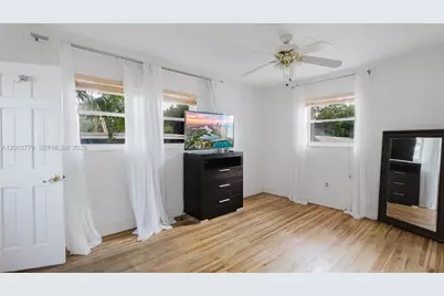 1300 NE 204th St, Miami, FL 33179 - Photo 38