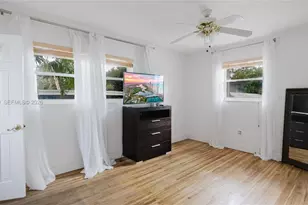 1300 NE 204th St, Miami, FL 33179 - Photo 38