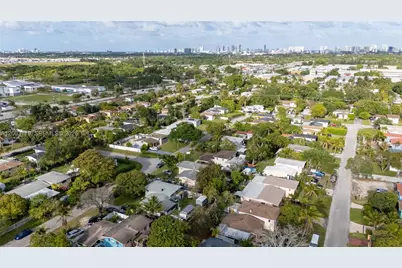 1300 NE 204th St, Miami, FL 33179 - Photo 62