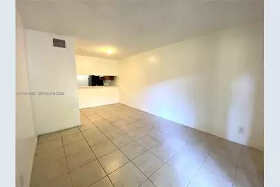 4033 Lakeside Dr #4033, Tamarac, FL 33319 - Photo 8