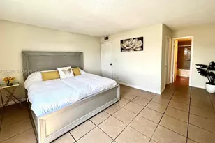 401 Golden Isles Dr, Hallandale Beach, FL 33009 - Photo 18