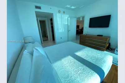 200 Biscayne Boulevard Way #4011, Miami, FL 33131 - Photo 10