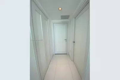 200 Biscayne Boulevard Way #4011, Miami, FL 33131 - Photo 12