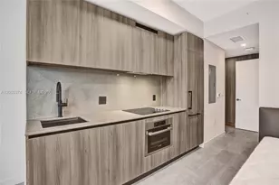 121 NE 5th St, Miami, FL 33132 - Photo 24