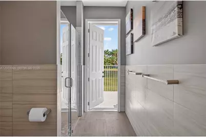 1776 Victoria Pointe Cir, Weston, FL 33327 - Photo 26