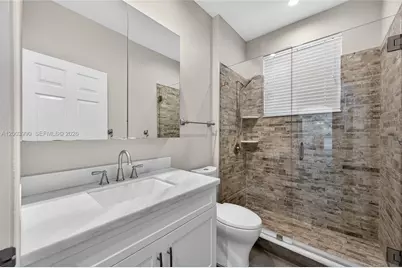 1776 Victoria Pointe Cir, Weston, FL 33327 - Photo 22